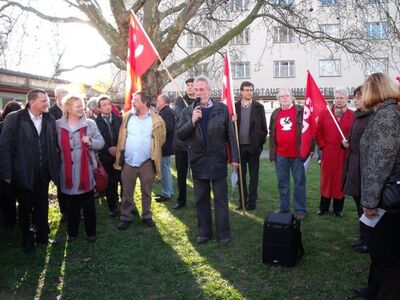 „Der Abteilungsvorsitzende der SPD LiMa bei der Eröffnungsrede zur Kundgebung gegen Nazis in Marienfelde“, Foto: AW